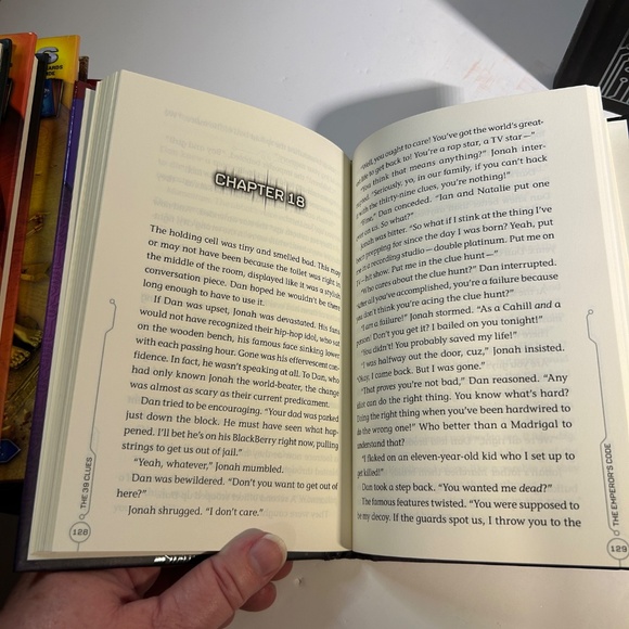 39 Clues Hardcover Books 1-8 plus bonus book and cards - Picture 2 of 16
